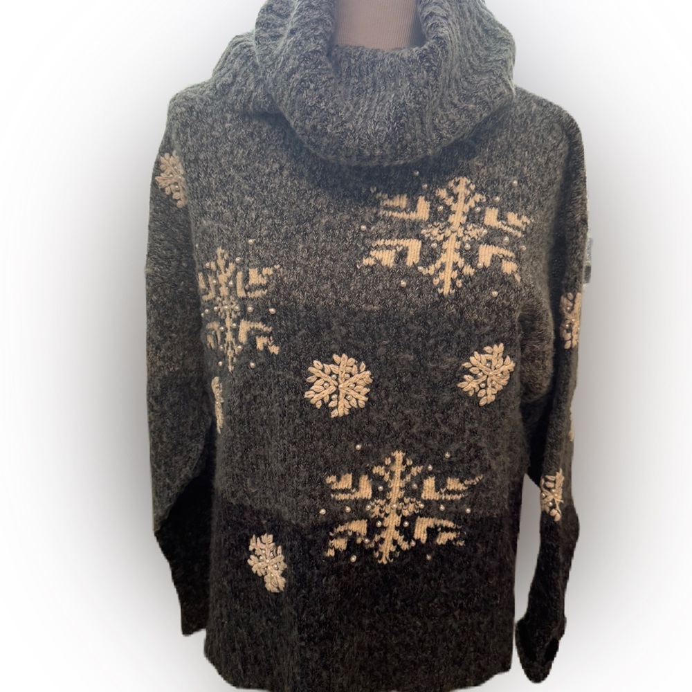 PBJ SPORT Vintage Snowflake  Sweater with Pearl Beads. Size Medium